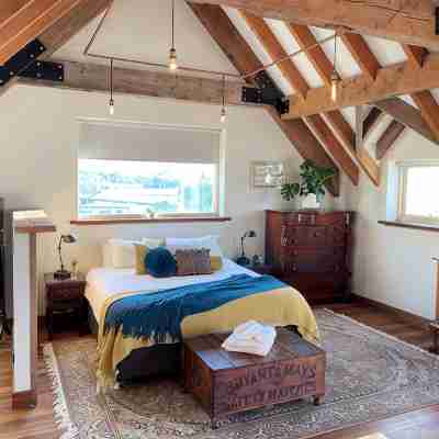 Luxurious Homestead Retreat in Tulka Rooms
