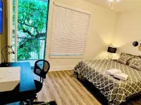 2-Bedroom 2-Full Baths with FREE Parking, Washer & Dryer, WiFi in The Woodlands