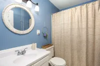 Cool, Calm & Cozy | 2 BR Home with plenty of charm - 2つ星