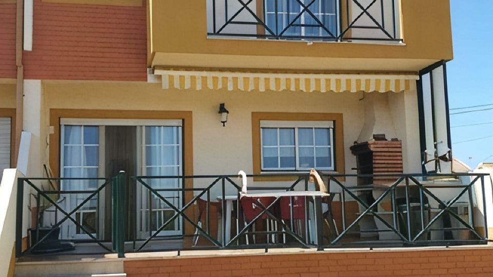 Beach House in Ericeira: A Paradise by the Sea. Ideal for Surfing