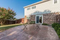 Cute home near DFW Airport, Grapevine Mills & Gaylord Resort - Homestays