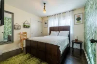 MDRN Kid-Friendly Apt|Charming|Private|Sunny|Fast Wi-Fi| Parking