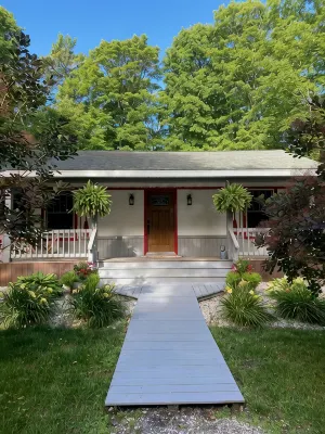 Cozy cottage tucked in the woods. 5 minutes from Cave Point and Whitefish Dunes.