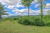 New Hampshire vacation getaway with gorgeous mountain views—ski, hike, swim! - Wifi