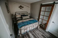 Salmon Gathering Place Sleeps 35 + Perfect for Reunions.Retreats.Events - Wi-Fi