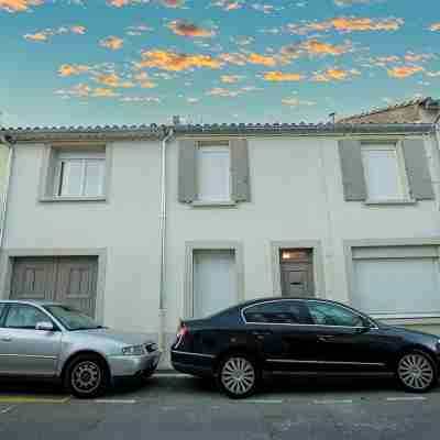 Superbe appartement à 2 pas des Halles, Climatisé, terrasse, garage Hotel Exterior