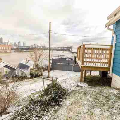 Cozy Riverfront Bungalow with Stunning Views Hotel Exterior