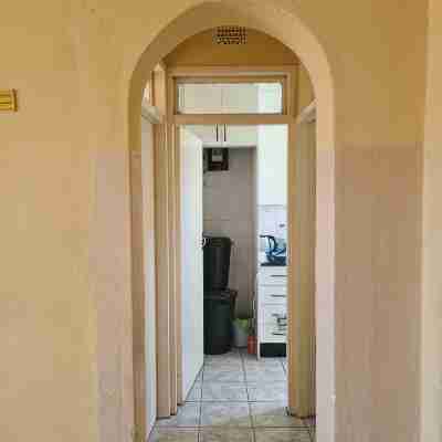 5 Minutes into the City. Family Sized Unit with Newly Fitted Kitchen. No Wifi Others