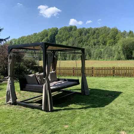 Vacation apartment on the ground floor with large garden and access to the Waldnaab