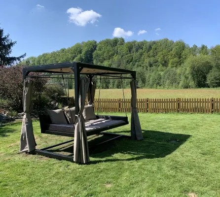 Vacation apartment on the ground floor with large garden and access to the Waldnaab - Homestays