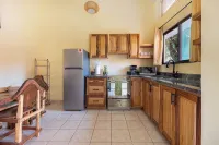 Las Palmas Oasis: One Bedroom w/ Loft, NEW Kitchen!