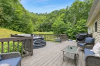 Hatton Hideaway at Red River Gorge! Pool / Hot Tub / Arcade Game Room - 4-Star