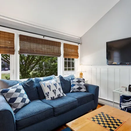 Bright 3 bedroom Cape cottage