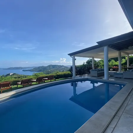 Hillside Treasure 4 BR 3.5 Bath Amazing Views of Playa Hermosa