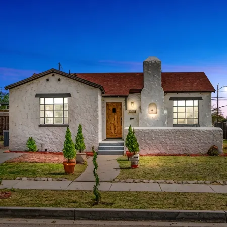 Casa De Las Tortugas-A Historic Bungalow Retreat
