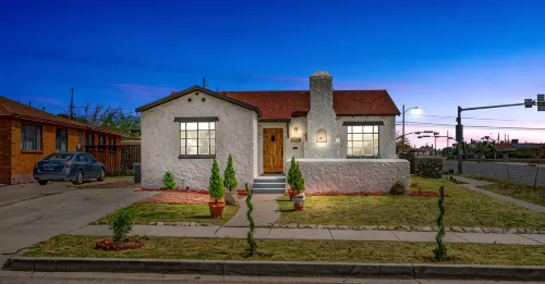 Casa De Las Tortugas-A Historic Bungalow Retreat