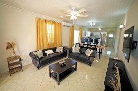 Modern Villa - UpstairsSt Philip Barbados, 5 min from Airport, AC, Wifi Parking