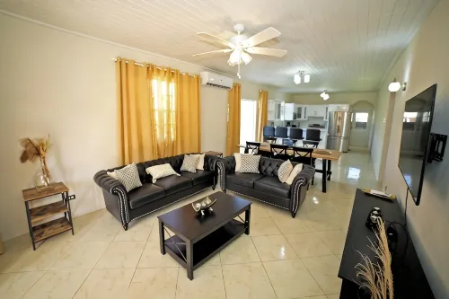 Modern Villa - UpstairsSt Philip Barbados, 5 min from Airport, AC, Wifi Parking - 3-Star