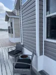Near Pittsburgh on Beaver River Waterfront -- Glamping in Cozy Floating Cottage - Pools