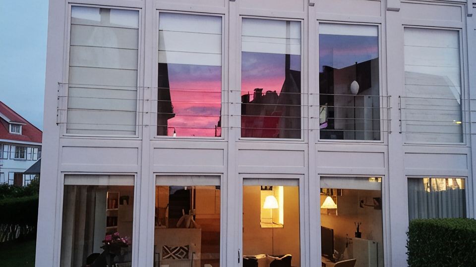 Modern duplex apartment, ground floor with garden within walking distance of the sea