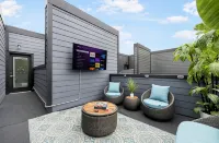 Contemporary-3 Bedroom-Rooftop in the Heart of Downtown Conroe