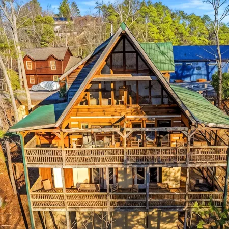 Hiking Bear Cabin: 8mi to Cades Cove, Mountain Views, Games, Preferred Location