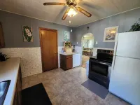 Cozy family friendly home nestled in the bluffs just steps from the Mississippi! Hotels in Mendon