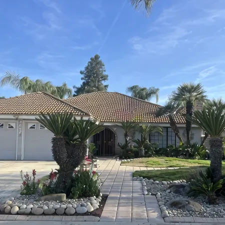 One Bdrm, private bathroom, kitchenette, laundry facilities & gated patio.