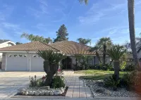 One Bdrm, private bathroom, kitchenette, laundry facilities & gated patio. - 3つ星