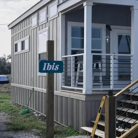 Goose Island Flats - The Ibis 1 BR 1 BA