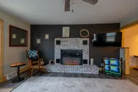 Quilter's retreat with 3 quilting spaces and 2 full bathrooms! - Wifi