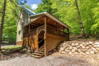 Cabin Close to Town, Private Beach, Parking & Hot Tub - Boutique
