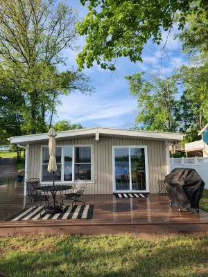Lake Front, Pontoon, Bunk House