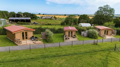 New Cosy Lodge - Self Contained In Rural Location