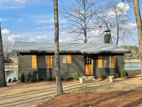 The Cozy Cabin on Lake Martin - Hytter