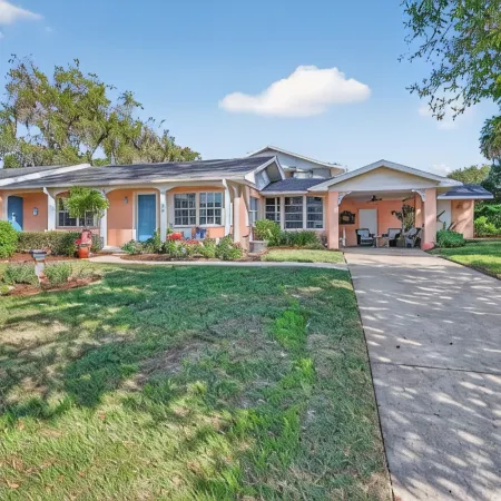 10 Min Walk to DT! Fire Pit-Pet Friendly! A True DT Retreat!