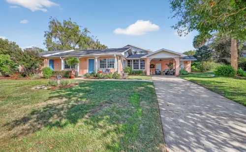 10 Min Walk to DT! Fire Pit-Pet Friendly! A True DT Retreat!