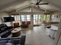 Lake Front w/ Sunset Views, Screened-in Porch / 1x Boat Slip / 2x Kayaks - 3-Star