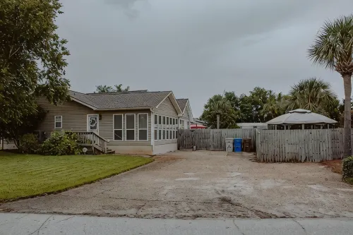 Beautiful 5bd/3ba in Gulf Breeze, Heated Private Pool & Pet Friendly!