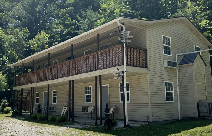 Beautiful 4 unit lodge w/ Hot tub, WiFi, fire pits &  pavilion area with grills
