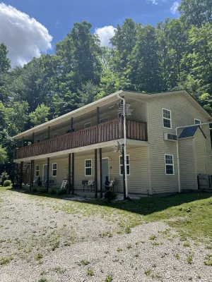 Beautiful 4 unit lodge w/ Hot tub, WiFi, fire pits &  pavilion area with grills