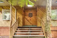 Charming 2-bedroom lodge in beautiful Volcano with Hot Tub