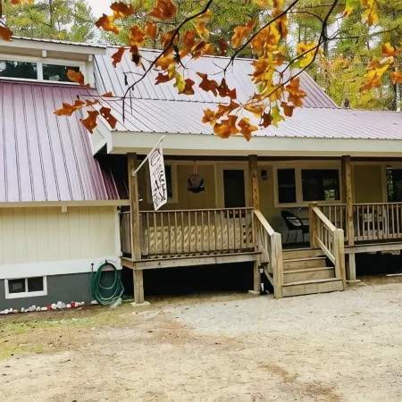 Cozy 3-bdrm with Ossipee Lake access, near White Mntns, Skiing, Shopping, Hiking Hoteles en Freedom