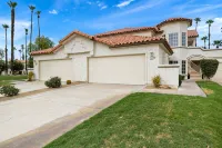 Beautiful Desert Falls Country Club Upper Unit Condo - Homestays