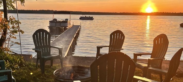 Private Cottage on Manistee Lake with beautiful lake views and sunsets. Hotels in Kalkaska County