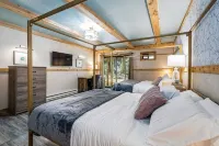 Creekside Retreat Near Olympic NP: Hot Tub, Sauna and Firepit - バルコニー