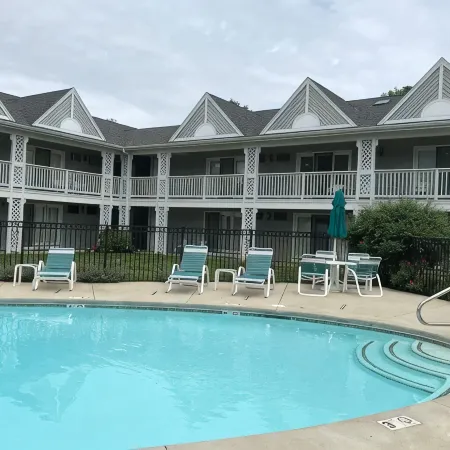Relax and get away! Beautiful upscale condo with pool near OGT Village and Beach