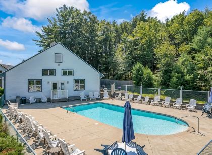 Lovely 1br Condo with indoor outdoor pool walkable to Perkins Cove and town!