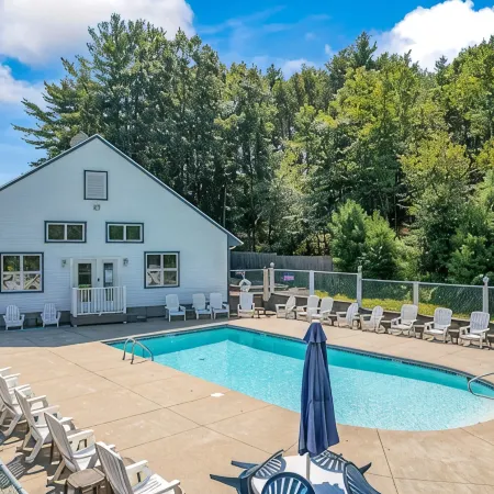 Lovely 1br Condo with indoor outdoor pool walkable to Perkins Cove and town!