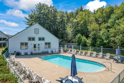 Lovely 1br Condo with indoor outdoor pool walkable to Perkins Cove and town!